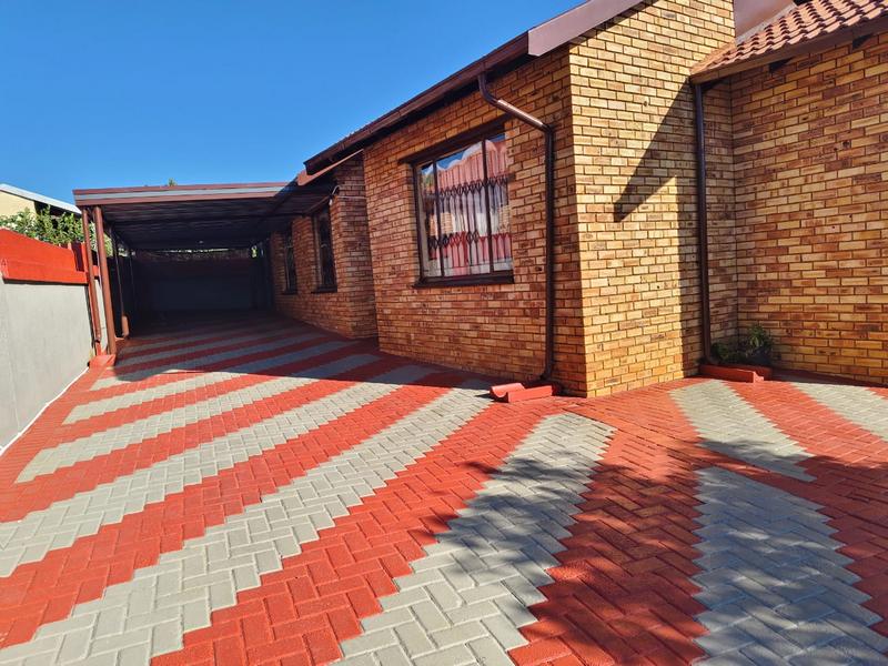 3 Bedroom Property for Sale in Geelhoutpark North West